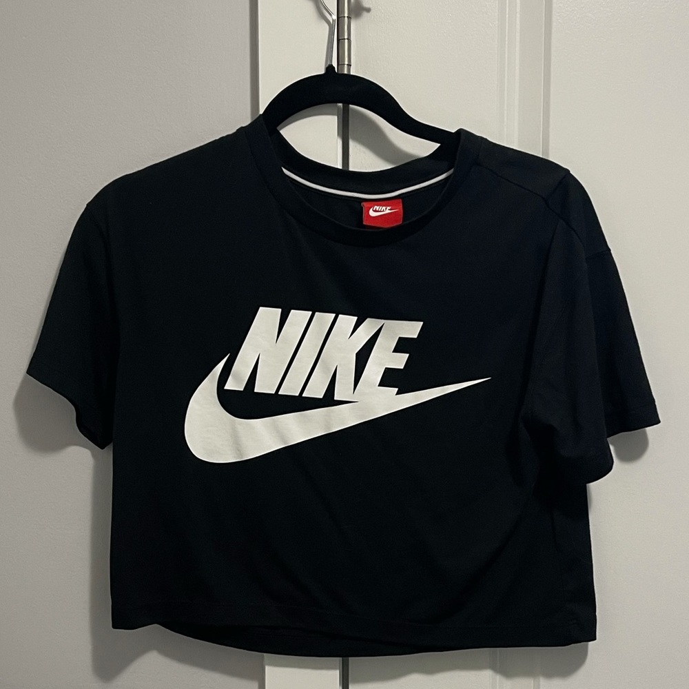 Nike Size Small Crop in Black